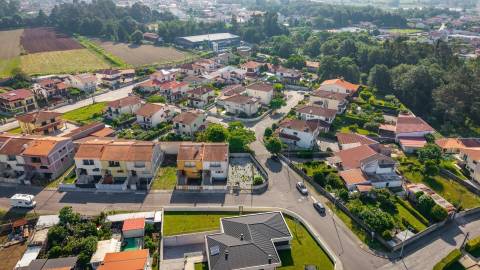 Terreno com Projeto Aprovado para Moradia T3 em Merelim São Paio, Braga