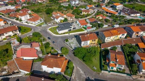 Terreno com Projeto Aprovado para Moradia T3 em Merelim São Paio, Braga