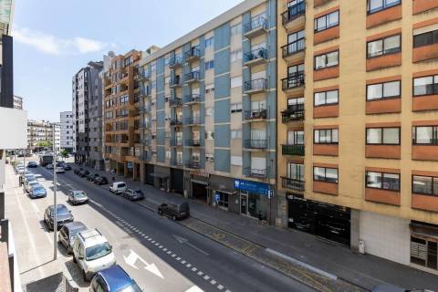 Apartamento T1 em Matosinhos Sul, atualmente em Alojamento Local, junto à praia e ao metro