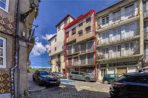 PRÉDIO PARA REABILITAÇÃO TOTAL– RUA DOS CALDEIREIROS, PORTO