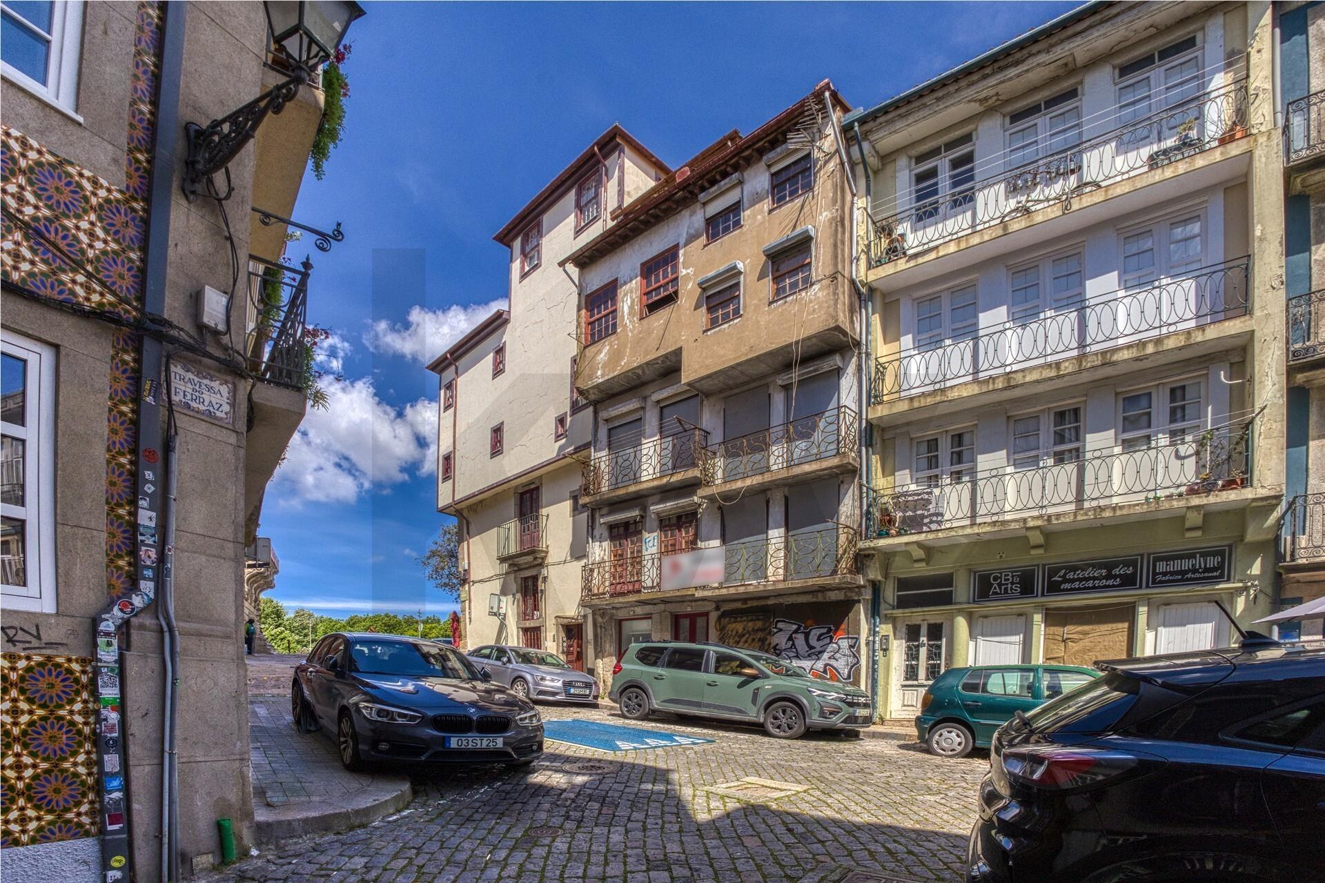 PRÉDIO PARA REABILITAÇÃO TOTAL– RUA DOS CALDEIREIROS, PORTO