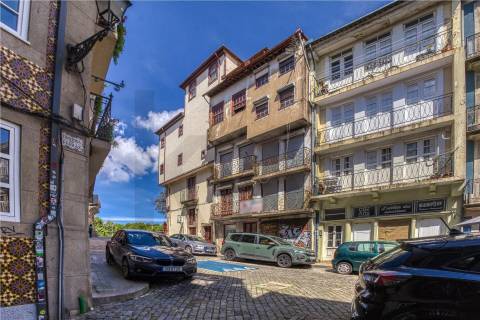 PRÉDIO PARA REABILITAÇÃO TOTAL– RUA DOS CALDEIREIROS, PORTO