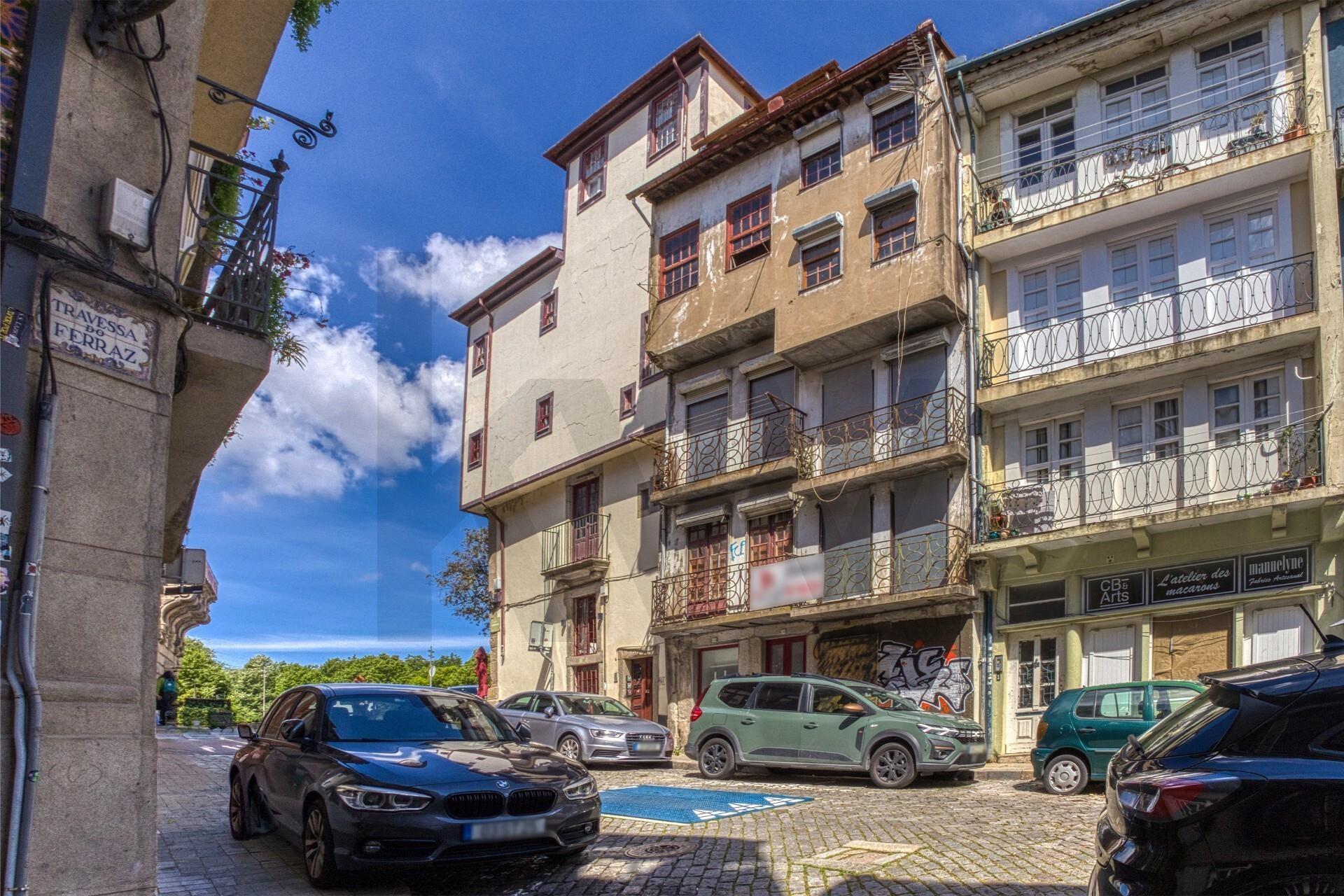 PRÉDIO PARA REABILITAÇÃO TOTAL– RUA DOS CALDEIREIROS, PORTO