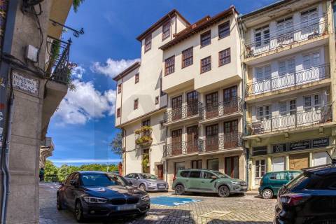 PRÉDIO PARA REABILITAÇÃO TOTAL– RUA DOS CALDEIREIROS, PORTO