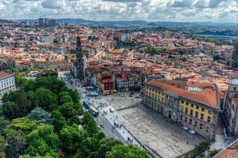 PRÉDIO PARA REABILITAÇÃO TOTAL– RUA DOS CALDEIREIROS, PORTO