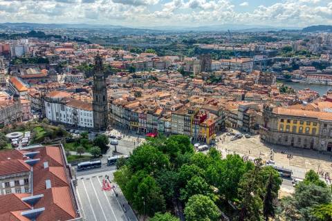 PRÉDIO PARA REABILITAÇÃO TOTAL– RUA DOS CALDEIREIROS, PORTO
