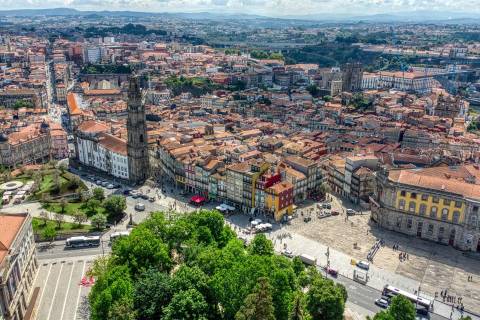 PRÉDIO PARA REABILITAÇÃO TOTAL– RUA DOS CALDEIREIROS, PORTO