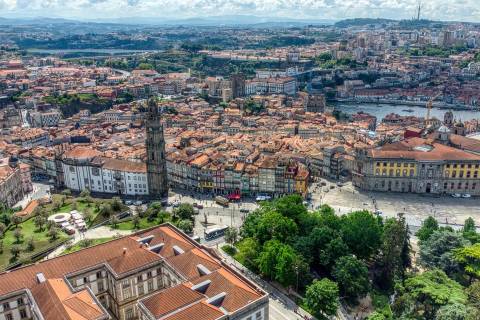 PRÉDIO PARA REABILITAÇÃO TOTAL– RUA DOS CALDEIREIROS, PORTO
