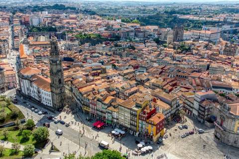 PRÉDIO PARA REABILITAÇÃO TOTAL– RUA DOS CALDEIREIROS, PORTO