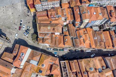 PRÉDIO PARA REABILITAÇÃO TOTAL– RUA DOS CALDEIREIROS, PORTO