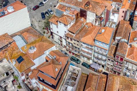 PRÉDIO PARA REABILITAÇÃO TOTAL– RUA DOS CALDEIREIROS, PORTO