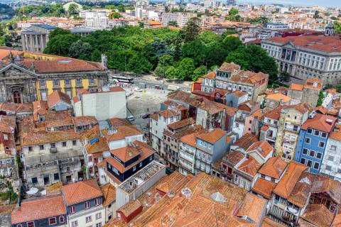 PRÉDIO PARA REABILITAÇÃO TOTAL– RUA DOS CALDEIREIROS, PORTO