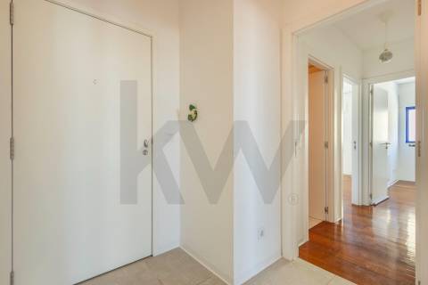 Apartamento T3 com Suite e Garagem junto ao Arrábida Shopping 