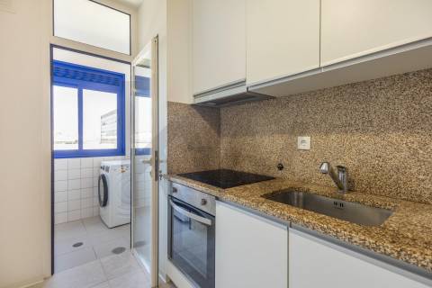 Apartamento T3 com Suite e Garagem junto ao Arrábida Shopping 