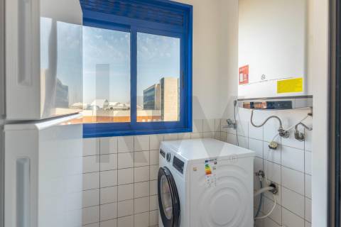 Apartamento T3 com Suite e Garagem junto ao Arrábida Shopping 