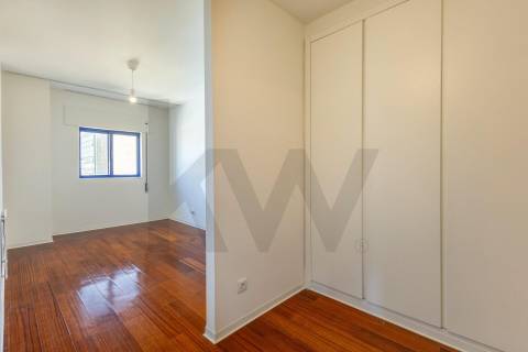 Apartamento T3 com Suite e Garagem junto ao Arrábida Shopping 