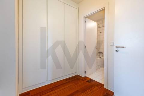 Apartamento T3 com Suite e Garagem junto ao Arrábida Shopping 