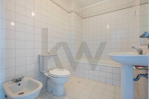 Apartamento T3 com Suite e Garagem junto ao Arrábida Shopping 