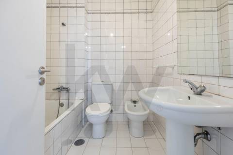 Apartamento T3 com Suite e Garagem junto ao Arrábida Shopping 