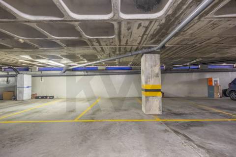 Apartamento T3 com Suite e Garagem junto ao Arrábida Shopping 