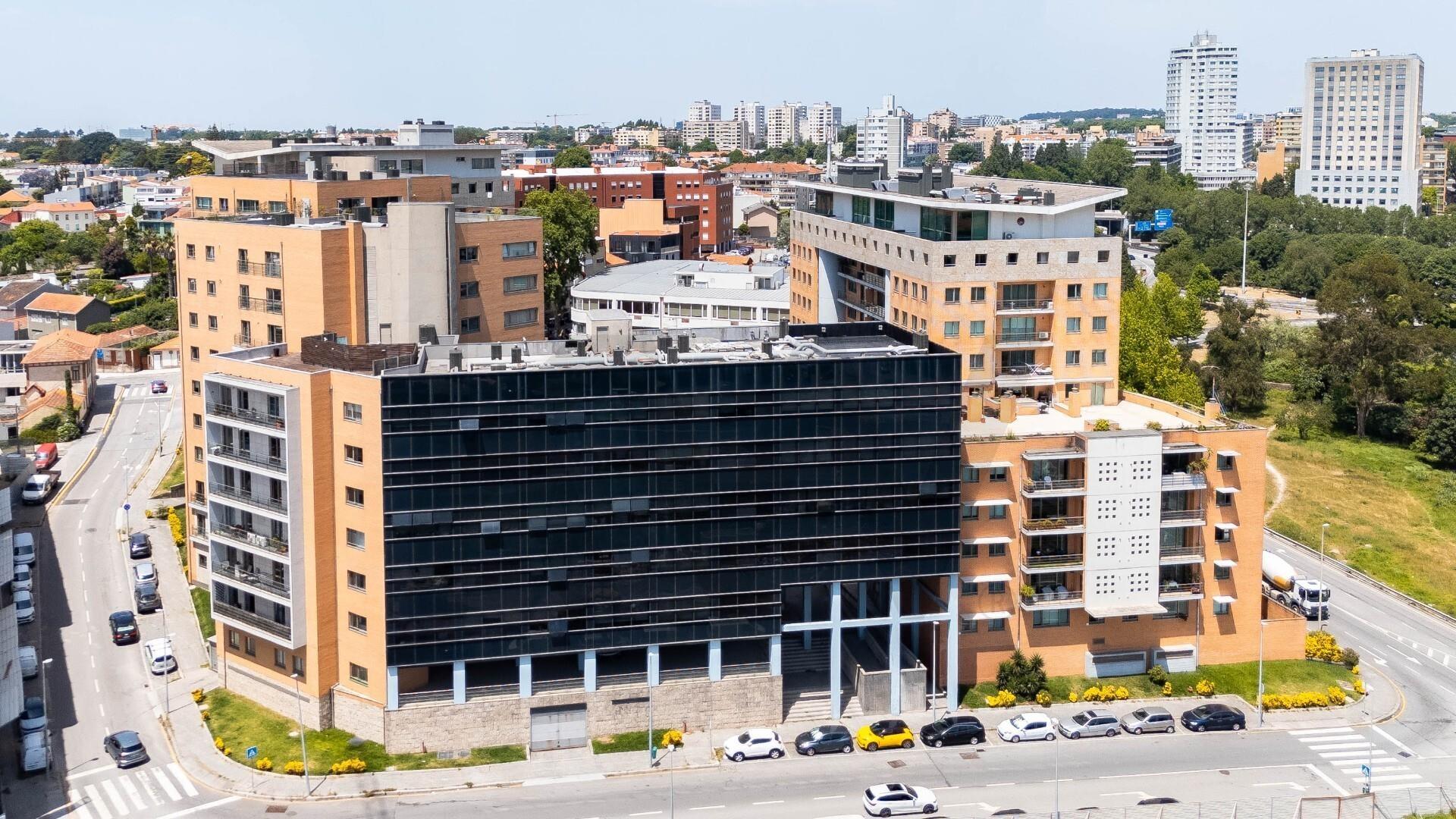 Exclusivo Apartamento T3 com Vista Rio e Excelente Exposição Solar – Porto