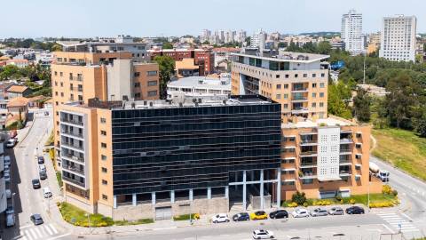 Exclusivo Apartamento T3 com Vista Rio e Excelente Exposição Solar – Porto