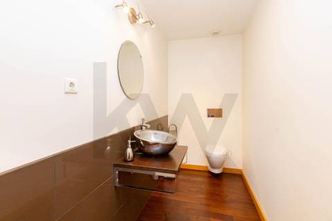 Exclusivo Apartamento T3 com Vista Rio e Excelente Exposição Solar – Porto