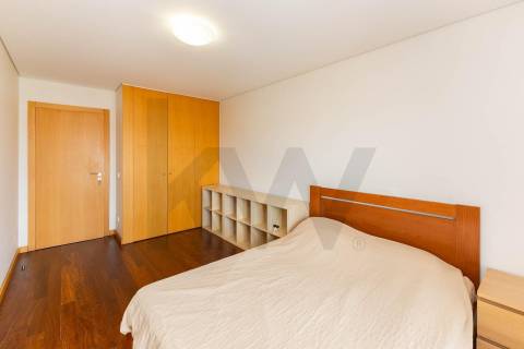 Exclusivo Apartamento T3 com Vista Rio e Excelente Exposição Solar – Porto