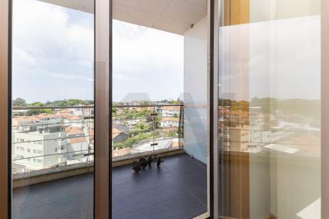 Exclusivo Apartamento T3 com Vista Rio e Excelente Exposição Solar – Porto