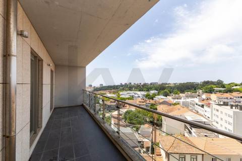 Exclusivo Apartamento T3 com Vista Rio e Excelente Exposição Solar – Porto