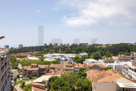 Exclusivo Apartamento T3 com Vista Rio e Excelente Exposição Solar – Porto