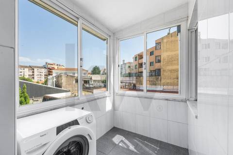 Prédio em Propriedade Total – Excelente Oportunidade de Investimento em Porto 