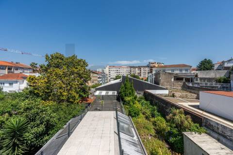 Prédio em Propriedade Total – Excelente Oportunidade de Investimento em Porto 