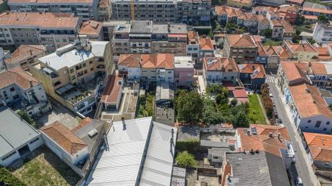 Prédio em Propriedade Total – Excelente Oportunidade de Investimento em Porto 