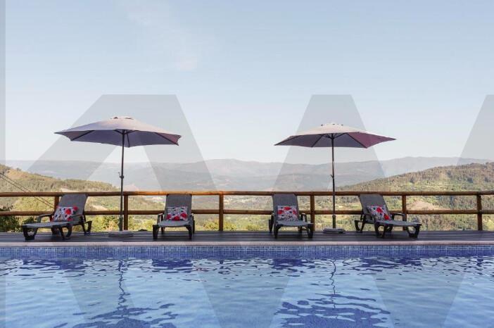 Moradia T3 com jardim e piscina para permuta