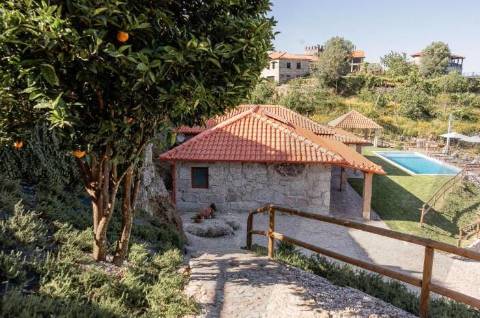 Moradia T3 com jardim e piscina para permuta