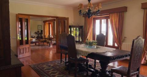Moradia T5 em Vila das Aves com piscina exterior