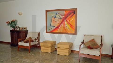 Moradia T5 em Vila das Aves com piscina exterior