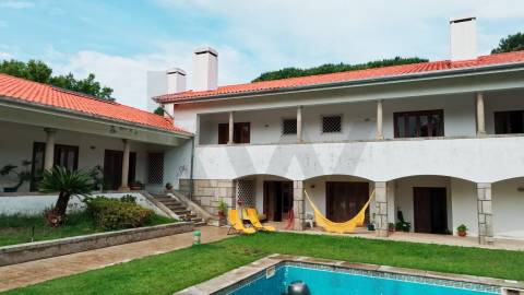 Moradia T5 em Vila das Aves com piscina exterior