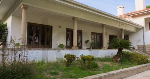 Moradia T5 em Vila das Aves com piscina exterior