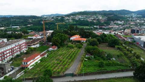 Moradia T5 em Vila das Aves com piscina exterior