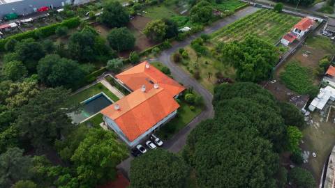 Moradia T5 em Vila das Aves com piscina exterior