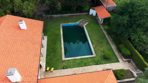Moradia T5 em Vila das Aves com piscina exterior