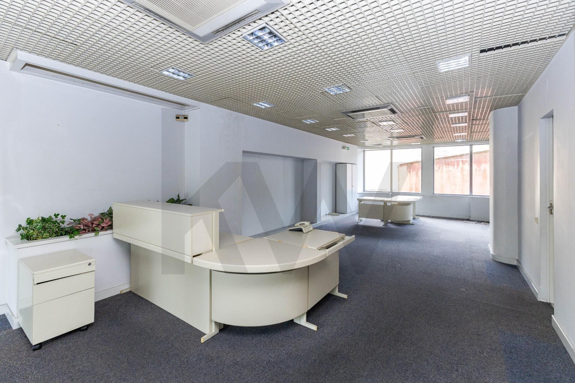 Loja/Escritório, Rua do Campo Alegre, Porto,180 m² + 2 Garagem, junto ao Hotel HF Ipanema