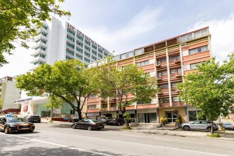 Loja/Escritório, Rua do Campo Alegre, Porto,180 m² + 2 Garagem, junto ao Hotel HF Ipanema