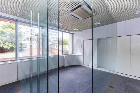 Loja/Escritório, Rua do Campo Alegre, Porto,180 m² + 2 Garagem, junto ao Hotel HF Ipanema