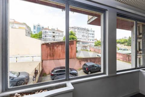 Loja/Escritório, Rua do Campo Alegre, Porto,180 m² + 2 Garagem, junto ao Hotel HF Ipanema
