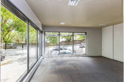 Loja/Escritório, Rua do Campo Alegre, Porto,180 m² + 2 Garagem, junto ao Hotel HF Ipanema