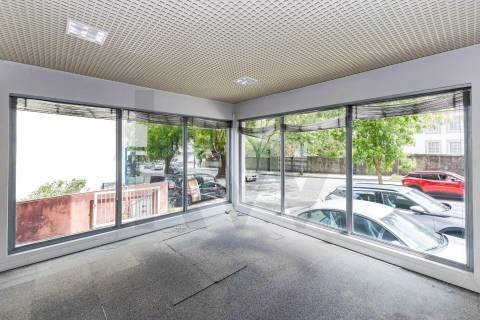 Loja/Escritório, Rua do Campo Alegre, Porto,180 m² + 2 Garagem, junto ao Hotel HF Ipanema