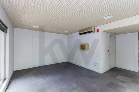 Loja/Escritório, Rua do Campo Alegre, Porto,180 m² + 2 Garagem, junto ao Hotel HF Ipanema